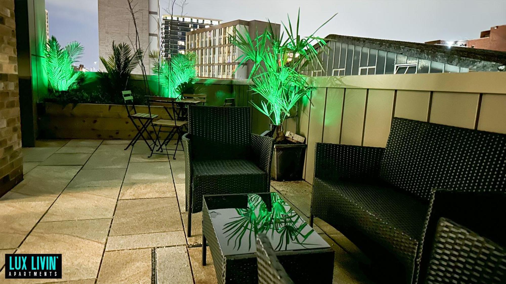 Lux Livin' Apartments - Luxury 2 Bed Apartment With Sky Garden Manchester Værelse billede